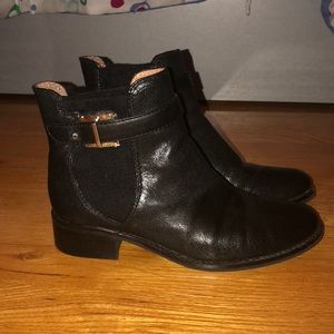 Louise et Cie by Vince Camuto Black Booties Buckle